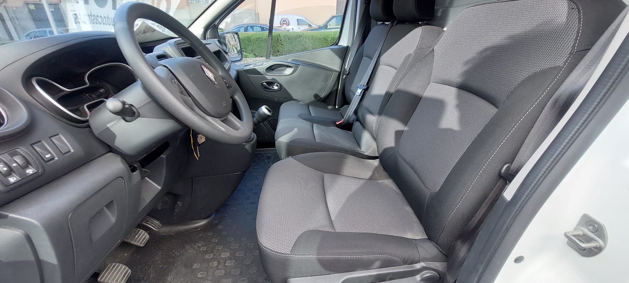 Renault Trafic 2.0 120cv foto 10
